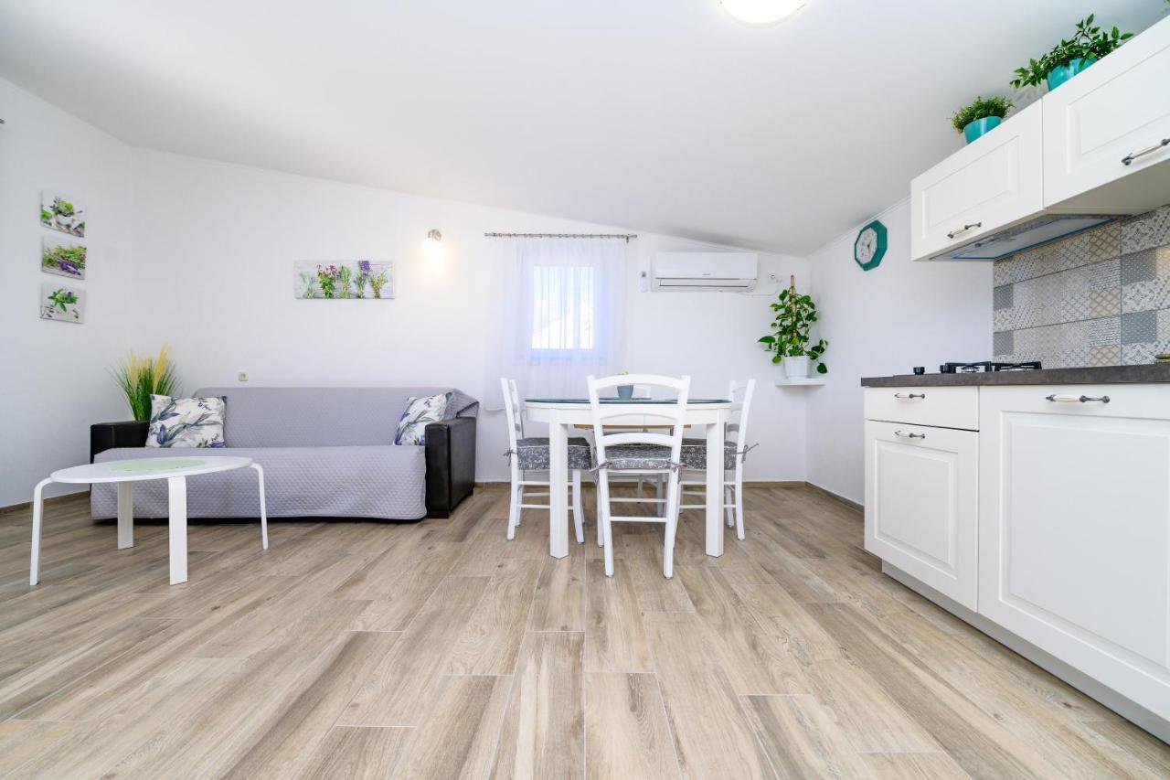 Krcina Holiday Home Cres Exterior photo