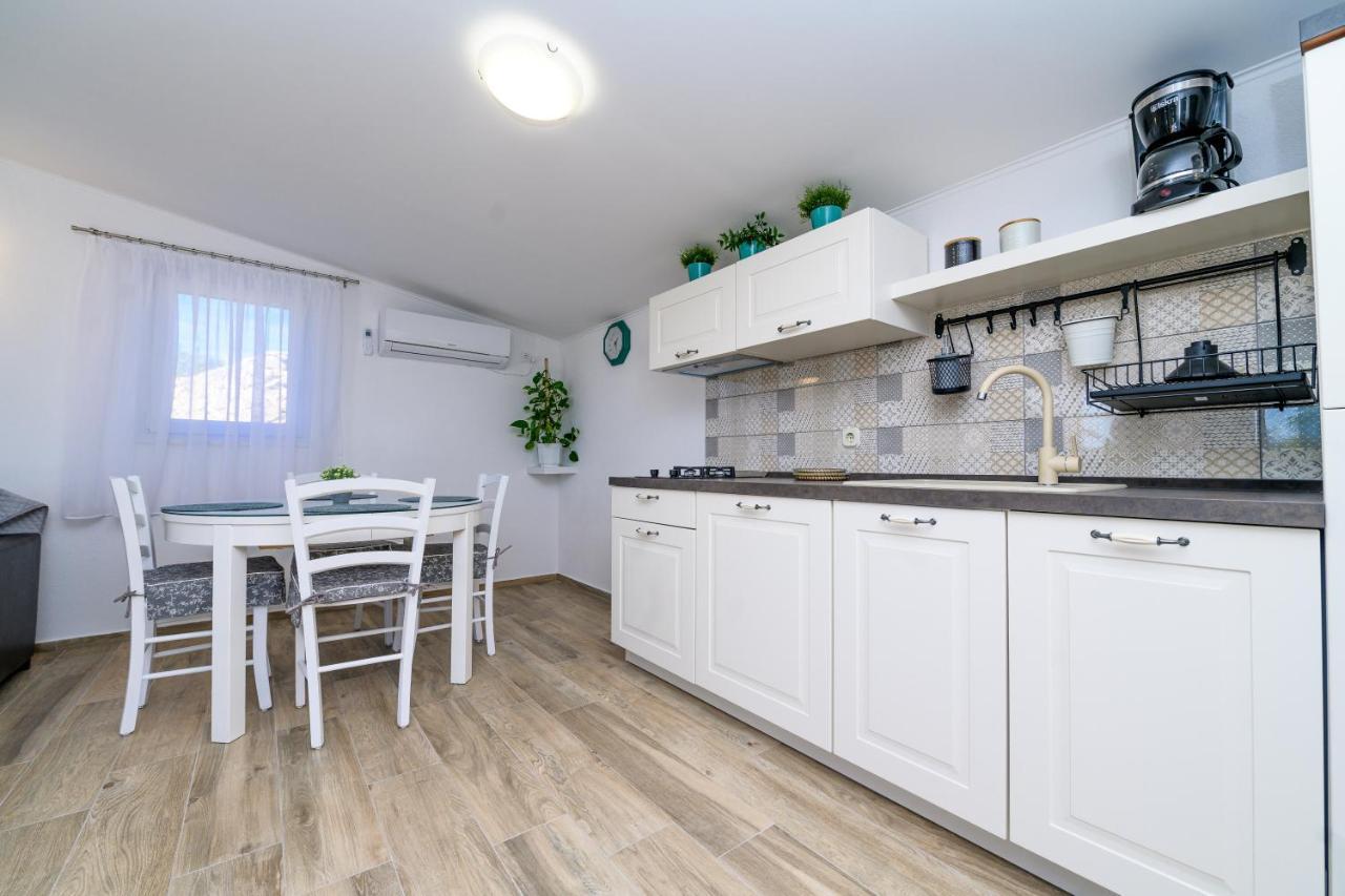 Krcina Holiday Home Cres Exterior photo