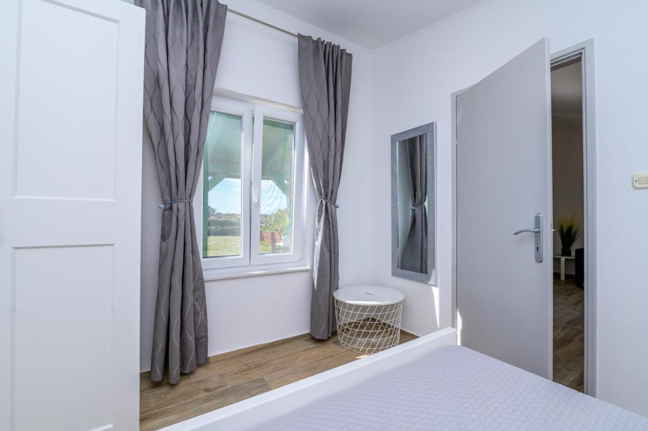 Krcina Holiday Home Cres Exterior photo